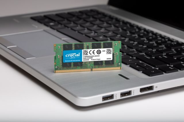 Crucial 8GB DDR4-2400 SODIMM, CT8G4SFS824A